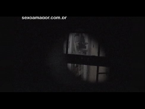 ❤️ Si Blondie sekretong nakuhaan og video sa usa ka voyeur sa kasilinganan nga gitago sa luyo sa mga haw-ang nga tisa ❤️ Porn video sa amon ❌