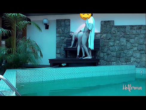 ❤️ Giimbitar sa amo ang katabang sa pool, apan dili makasukol sa init ❤️ Porn video sa amon ❌