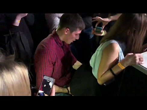 ❤️ Tinuod nga sekso sa usa ka nightclub sa Russia. Ang 18-anyos nga Ruso nga babaye sa anus ug puwerta nakighilawas sa usa ka nightclub ❤️ Porn video sa amon ❌